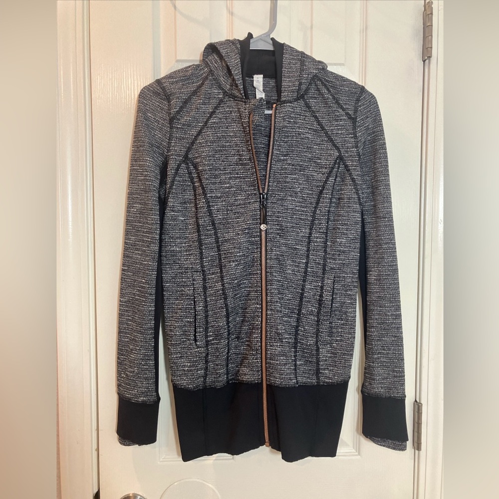 Lululemon Hooded jacket athletica Gray and Black Bomber size 4.012025-0031